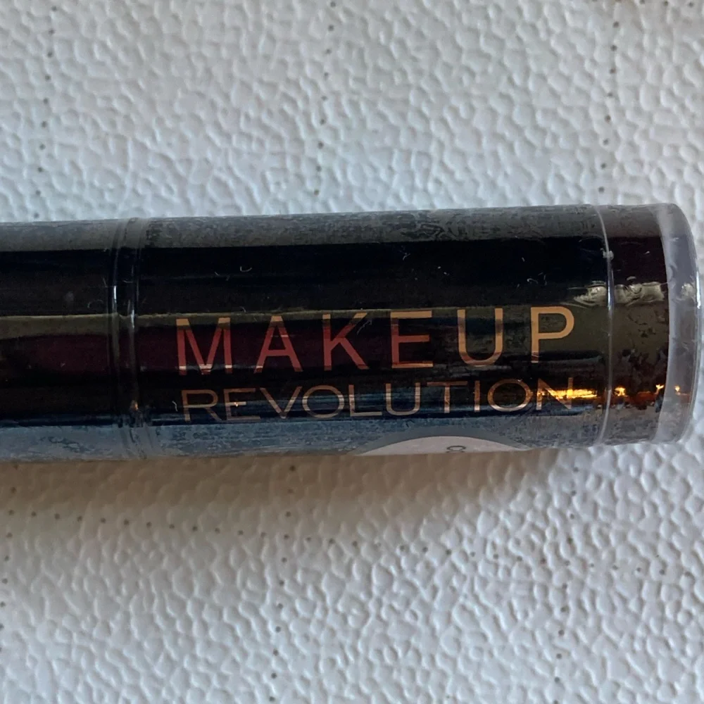 Makeup Revolution 100% Vamp Lipstick NWT